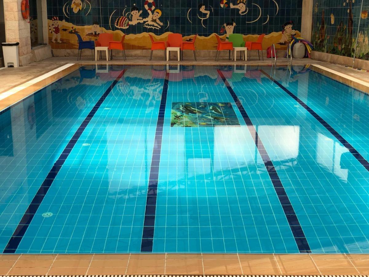 Badan Suites Safut ภายนอก รูปภาพ